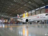 「中国が開発した旅客機」定期便に初就航 「中国版A320&737」…溢れ出る最新鋭機感！