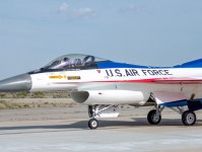 新幹線カラーかよッ!? 異色塗装の「F-16」戦闘機がデビュー、何がモチーフ？ 来日の可能性も？