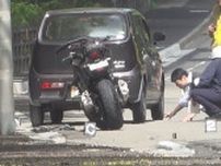 トラックに衝突、転倒　投げ出されたオートバイの男性が対向車とぶつかり重体　山梨