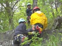 夏の登山シーズン到来　警察が山岳遭難を想定した救助訓練　山梨
