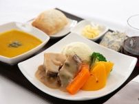 一流シェフによる「隠れ家レストラン」の味を飛行機で　ハワイアン航空が日本路線の機内食をリニューアル