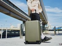 シンプルだけどオシャレ！ ミニマルデザインがうれしいスーツケースは「日本生まれのホイール」で走りも静か
