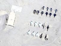 中国空軍、タクラマカン砂漠に米軍Ｆ２２・Ｆ３５に模した標的設置…在日米軍基地を想定か