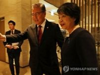 韓日外相　慰安婦訴訟判決巡り議論＝朴氏「尊厳回復へ努力を」