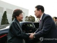 尹大統領　朴槿恵氏に誕生日祝う電話＝与党トップは蘭贈呈