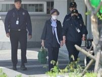 尹大統領の義母が仮釈放　拘置所を出所
