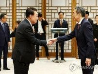 尹大統領　新日本大使から信任状