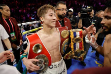 「見覚えある人映ってんな…」　井上尚弥TKO直後の花道で握手していた現役スターに日本人感激