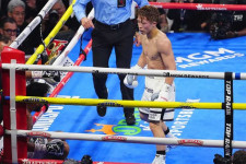 井上尚弥ベガス会場で「2人の天才が出会った」　現役スターと一瞬の交流に海外虜「会えて嬉しそう」