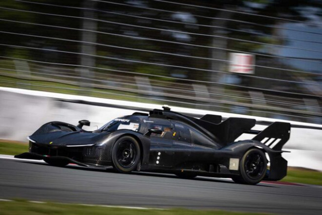 割引購入 ル・マン優勝の499Pサーキット専用モデルが日本初走行。296 靴