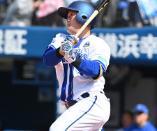 岡本和真、村上宗隆の離脱で佐藤輝明が本塁打王の有力候補も…ライバルは「三冠王狙える強打者」