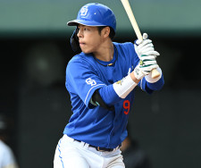 中日・樋口正修「中田翔さんがホームランを打ったとき、ベンチ前で一緒にパフォーマンスをしました」／パフォーマンス