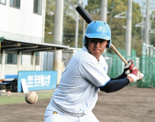 昨夏の甲子園を沸かせた滋賀学園応援団の”キレキレダンス”　副団長・前川大翔は至学館大のグラウンドで輝く