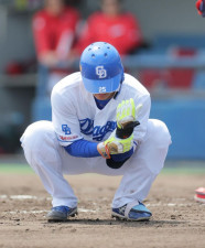 中日・石川昂、負傷交代　ウエスタン広島戦、アドゥワから左腕付近に死球　一度は一塁へ歩くも、トレーナーに付き添われてベンチへ