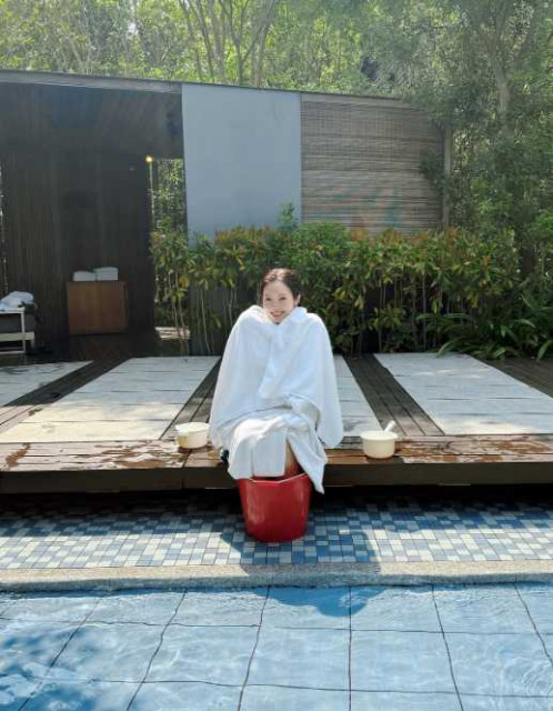 本田真凜、初の写真集から秘蔵オフショット公開！「7年間ガチ<b>水泳</b>」が生んだ水中美と微笑ましい ...