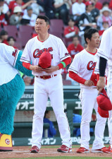 広島・新井監督が荒療治　小園が今季初のスタメン落ち→欠場　「休養目的じゃない。グラウンドで弱い姿が見受けられる」「誰と戦っているのかが見えない」とぶ然