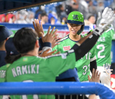 初４番に応えた！ヤクルト・内山ダメ押し弾　「緊張とかあったけど」６６２日ぶり弾で連敗止めた