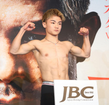 井岡一翔世界戦の前座２試合で体重超過　期限ギリギリに再計量クリア　相手不在で会見の吉良大弥「心にブレはない」