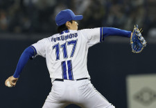 地方球場で混乱？１日２選手がユニ忘れの珍事　ＤｅＮＡ・坂本が背番号１１７のユニホームで登場　中日では田中も１１１でだぶつく