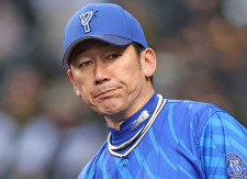 ヤクルト　岩田への死球判定を巡ってＤｅＮＡ・三浦監督が抗議　捕手・松尾はスイングと指摘も