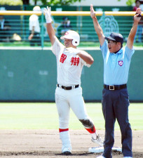 智弁和歌山４強　ライバル市和歌山に圧勝　中学時代“亀梨撃ち”荒井が打線けん引　大舞台に「強い方です」
