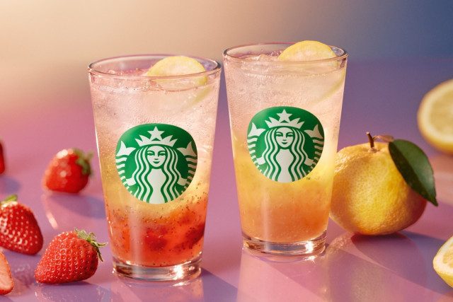スターバックス新作「チラックス ソーダ ストロベリー」シュワシュワ炭酸×フレッシュ果実の爽快ドリンク(ファッションプレス)|dメニューニュース ...