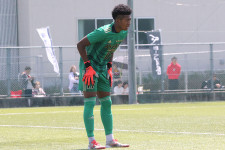「ガーナの父と日本人の母」U-17日本代表の逸材GK　強豪校で壁も…追いかける鈴木彩艶