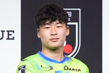 復刻版Jリーグチップス J3 FC岐阜 山田直輝選手 キラカード