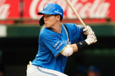日本ハム・矢澤宏太は復帰まで約2週間　16日ロッテ戦でフェンスに激突→負傷交代