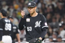 初登板→“ノーノー”達成で「19歳とかおそろしい」　逸材出現にX騒然「日本のエースに」