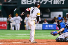 鷹・今宮健太が右肘の死球で交代　怪我人続出…昨年のパ・リーグ王者が危機的状況に
