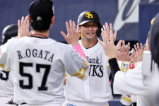 鷹・嶺井が2HR＆7打点…日ハム古林が“マダックス”、ロッテ3戦連続完封負け　11日パ
