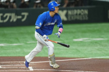 中日・上林誠知が衝撃の2打席連発　大勢を粉砕…井上監督は笑顔、東京ドーム騒然