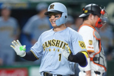 阪神・森下、12球団唯一の「30万票」突破…トップを快走　パはオリ・太田が1位、球宴中間発表