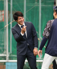 ヤクルトＧＭ「内野も外野も守れるということが一番」　１８年西武ドラ３野手を獲得