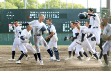 【高校野球】堺東が６点差を大逆転勝ち　鈴木昭広監督「奇跡的なことが起こるのが高校野球」次戦は大阪桐蔭