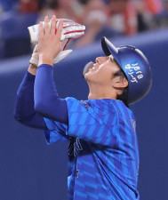 【ＤｅＮＡ】度会が横浜高の先輩・涌井から先制打！