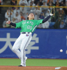 【ヤクルト】赤羽由紘が平凡フライを痛恨落球で先取点与える　力投の高梨に「すいません」