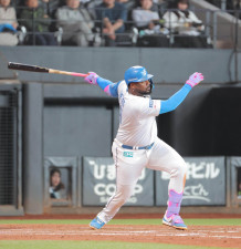 【日本ハム】九里亜蓮に続き宮城大弥も攻略　同点打のレイエス「チョット、コスッタ！」