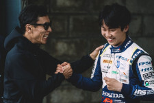 世界のトップに立つために必要なマネジメント。佐藤琢磨に訊く、ホンダ・レーシングの”ドライバーたち”との関わり方