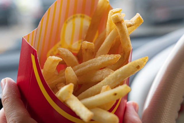 マクドナルド、“得意の匂わせ”に「何モンなんだ?」 並んだ頭の正体、全部分かる?(マグミクス)|dメニューニュース