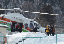 福島の雪崩孤立 40人のヘリ移送完了