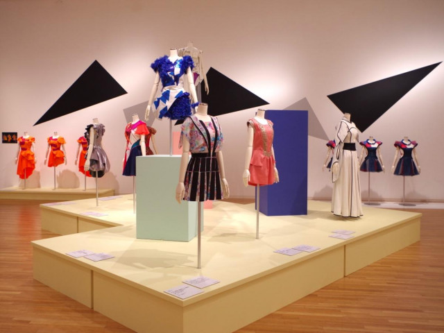 岩手でPerfume衣装展 初公開衣装176着ずらり