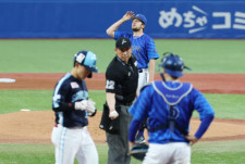 【DeNA】バウアー呆然…ヤクルト内山に逆転３ラン被弾　１回に援護点もらうも踏ん張れず