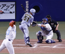 【阪神】中野拓夢への死球で場内ざわめき怒号も　右肘付近を151キロが直撃　プレーは続行も