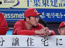 【広島】新井監督、7回に三塁打とした秋山翔吾の守備に「ちょっと難しかったのかな」／一問一答