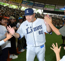「9度目のおかわり」はプロ24年目で初の代打サヨナラ打　西武の窮地救った中村剛也、貫禄の勝負強さにも「代打はけっこう難しい」