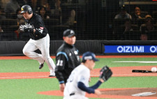 痛恨の4併殺も、ソフトバンク小久保監督「対応はできていた。捉えた打球が抜けていれば」