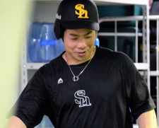 復帰戦で途中交代のソフトバンク近藤健介を小久保監督が視察　「本当に自分で不安のないところで、と」