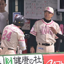 ソフトバンク、本拠地福岡で楽天に今季初勝利　4番中村晃が先制三塁打、栗原陵矢の左胸付近に送球が直撃する間に決勝点
